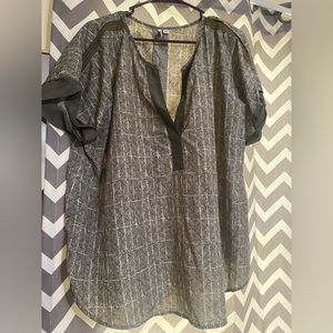 Blouse, non stretch. With embellished sleeves